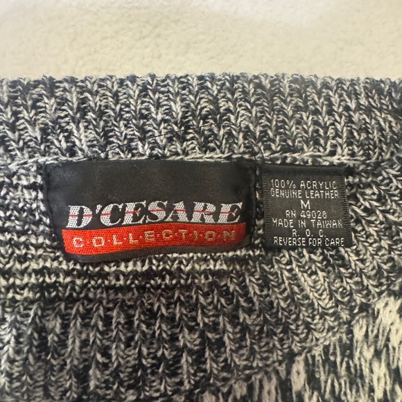 D’Cesare Gray and Black Crewneck Sweater - Picture 3 of 5